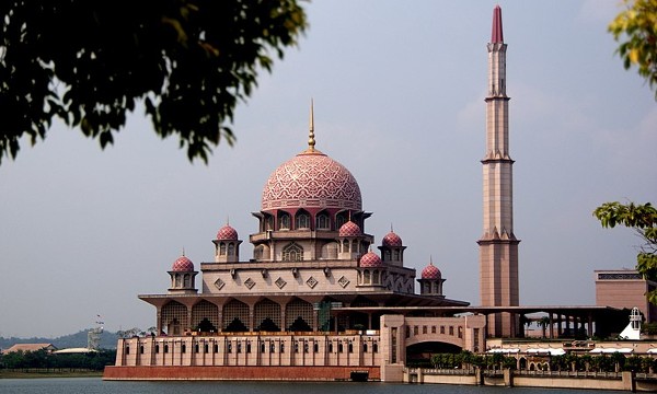 المسجد الأحمر بوتراجايا