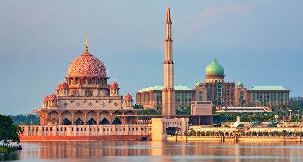 المسجد الأحمر بوتراجايا