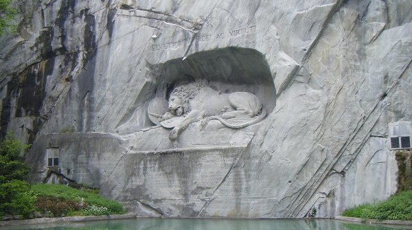 النصب التذكاري