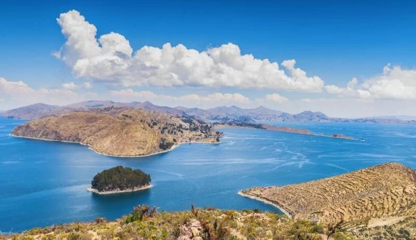 بحيرة تيتيكاكا