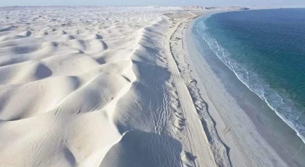 شاطئ الخلوف