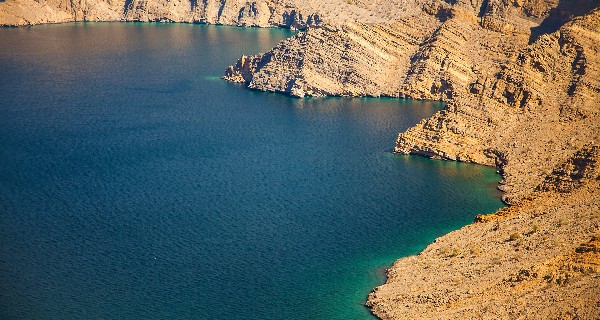 شاطئ شبه جزيرة مسندم