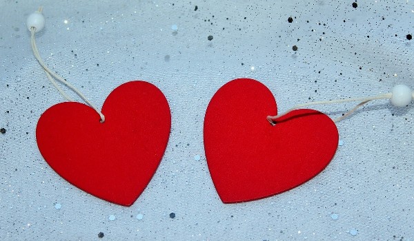 علامات الرجل المعجب بصمت 