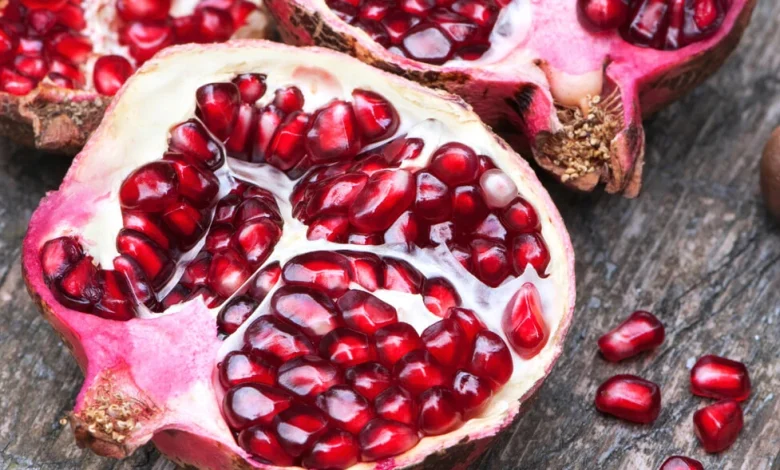 فوائد الرمان على الريق