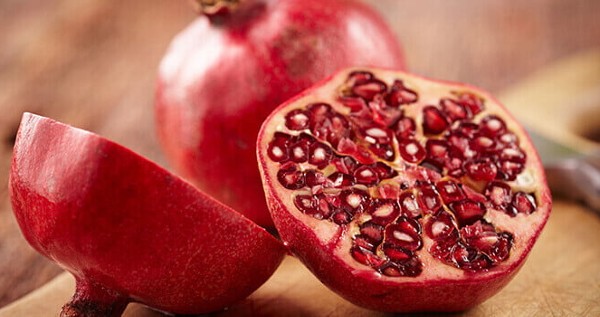 فوائد الرمان على الريق