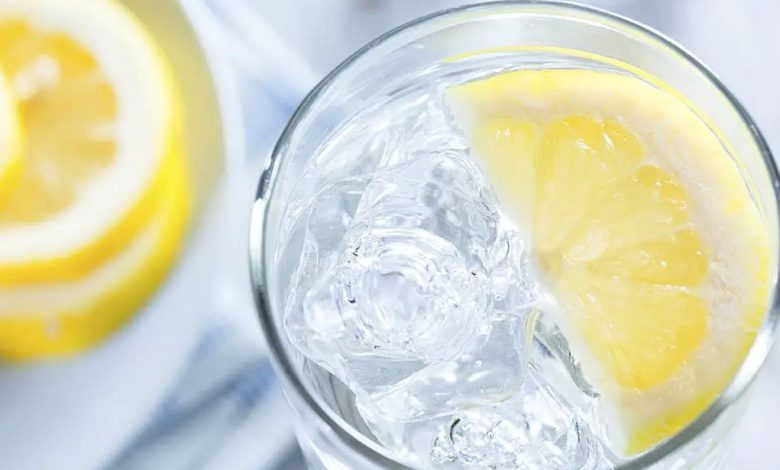 فوائد الليمون مع الماء