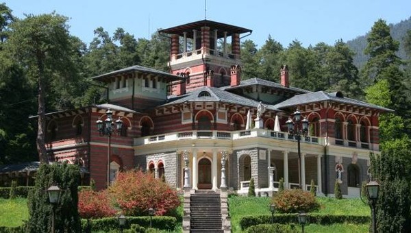 قصر رومانوف بورجومي