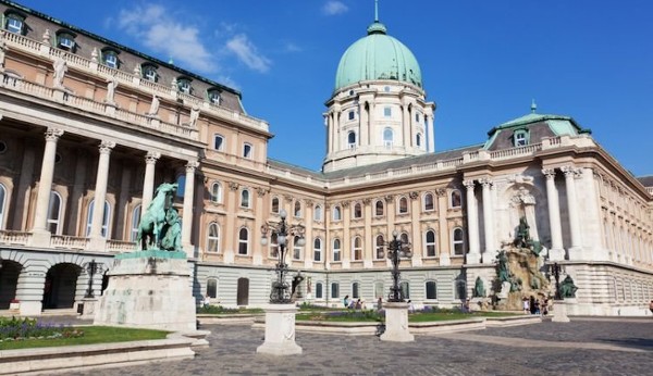 قصر قلعة بودا