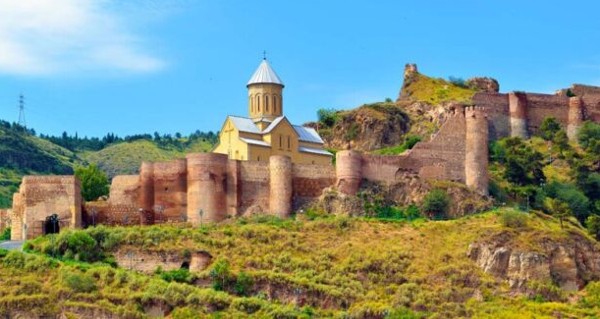 قلعة ناريكالا