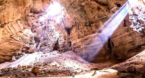 كهف مجلس الجن