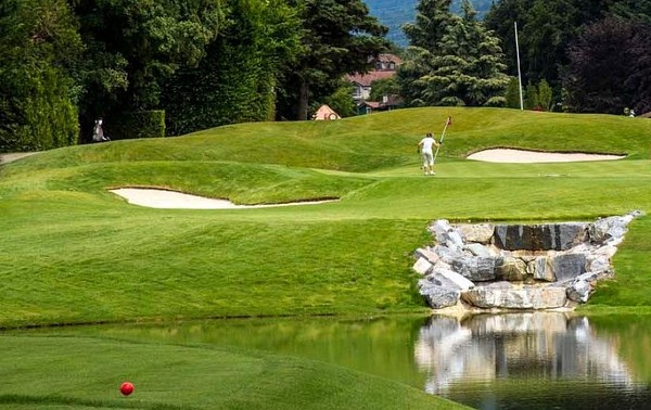 نادي غولف ايفيان