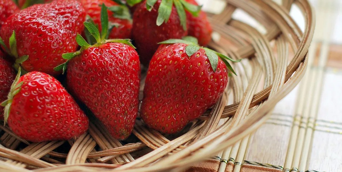 اضرار الفراولة على القولون