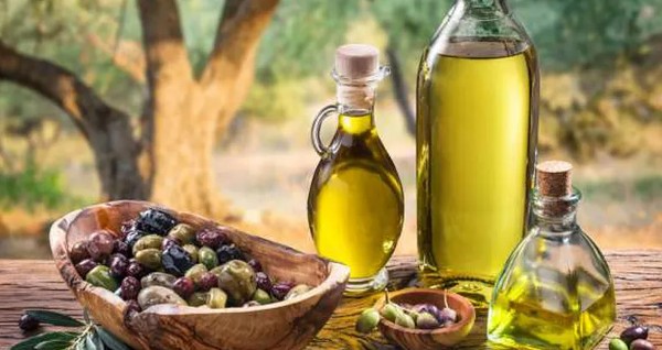 أضرار زيت الزيتون علي المعدة