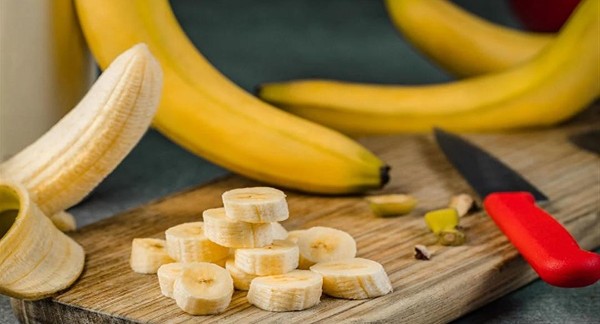 اضرار الموز على المعدة