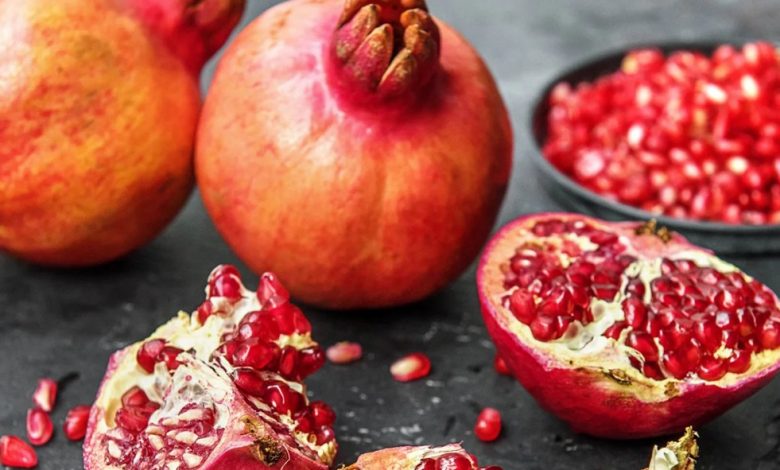 فوائد الرمان على الريق