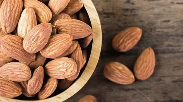 فوائد اللوز للمتزوجين