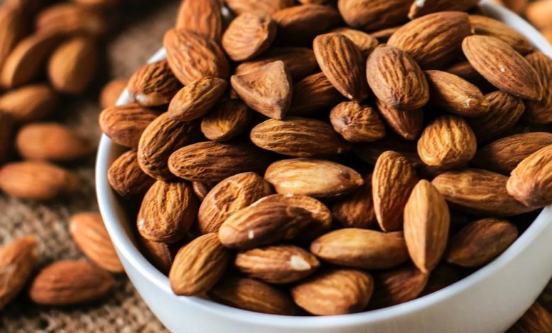 فوائد اللوز للمتزوجين