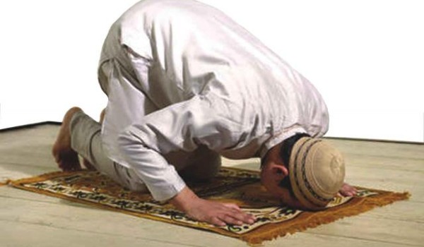 حكم الصلاة في البيت