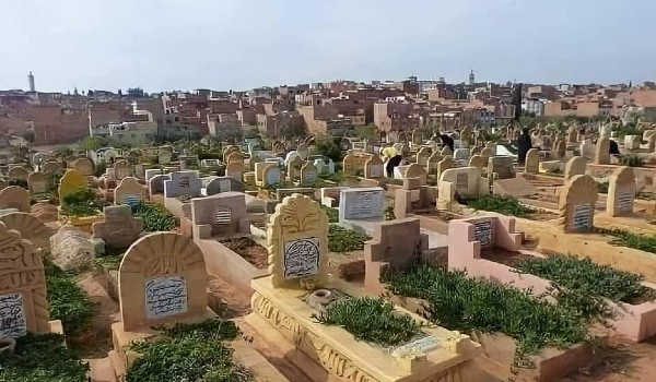 حكم زيارة المقابر في العيد