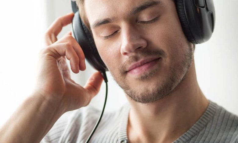 حكم سماع الأغاني