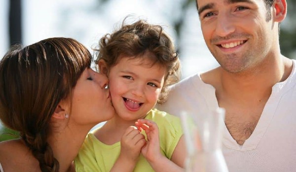 حكم كفالة اليتيم في البيت