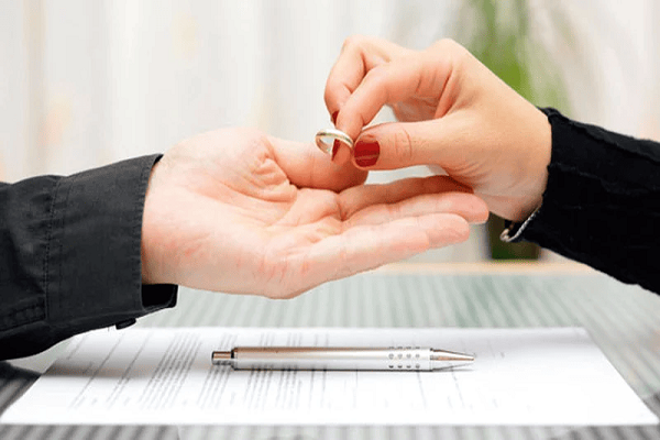 الطلاق البائن عند المأذون