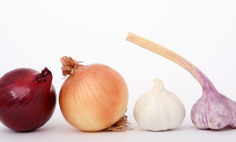 أضرار أكل البصل بالليل