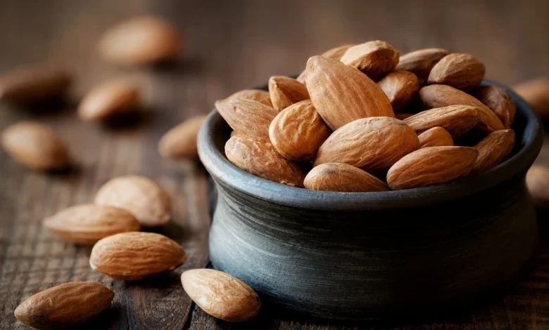 أضرار اللوز للحامل في الشهور الأولى