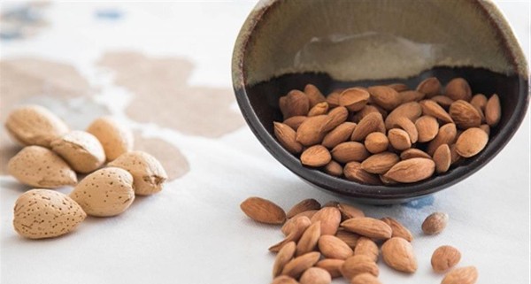 أضرار اللوز للحامل في الشهور الأولى