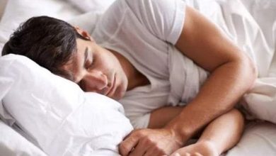 تفسير حضن الميت في الأحلام