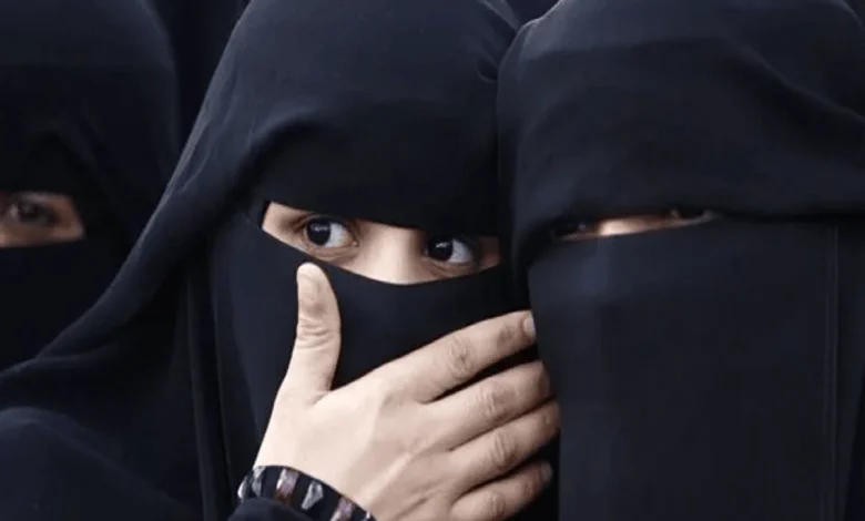 حكم النقاب في المذاهب الأربعة