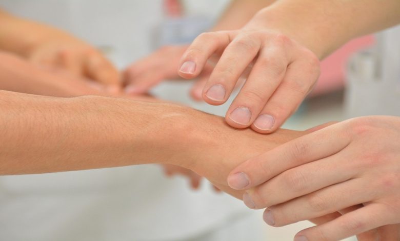 طبيب جلدية عربي في كولن