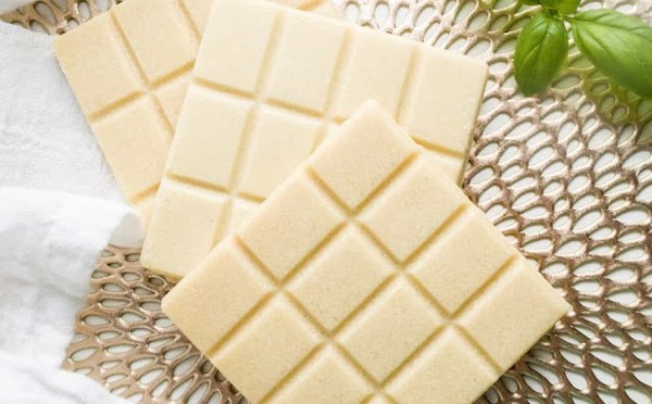 طريقة عمل الشوكولاتة البيضاء فاطمة ابو حاتي