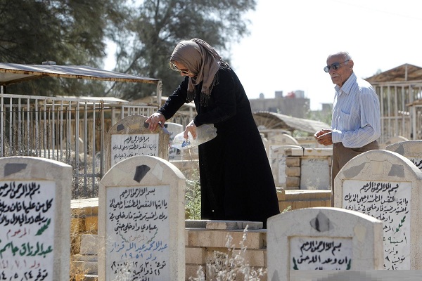 ما حكم زيارة القبور يوم العيد