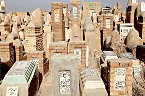 متى يفتح القبر بعد دفن الميت