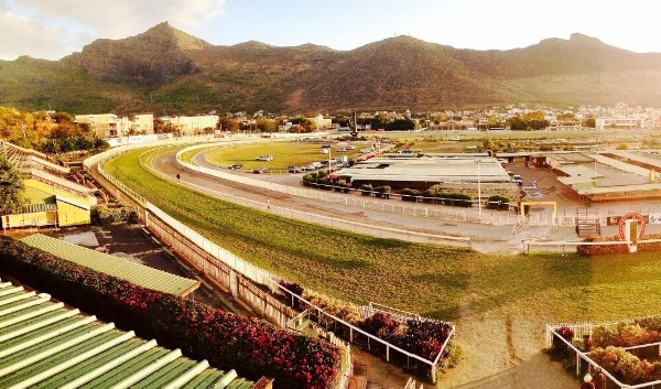 مضمار سباق الخيل في بور لويس Champs de Mars 