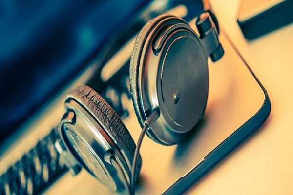 ما حكم سماع الاغاني