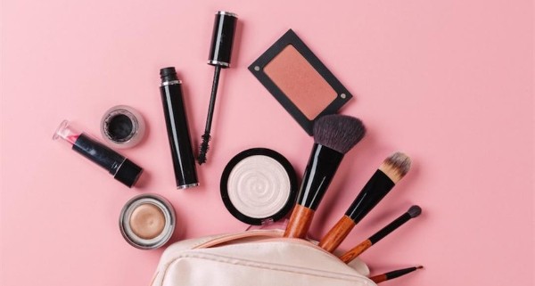 أدوات تجميل البشرة