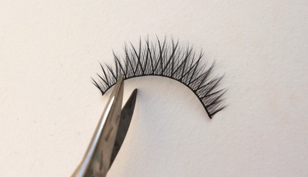 حكم تركيب الرموش