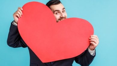 علامات تفضح اعجاب الرجل بالمرأة من بعيد