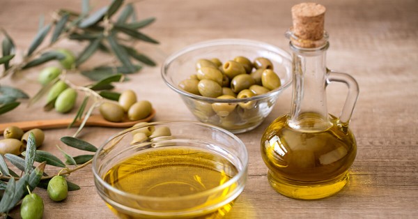 فوائد زيت الزيتون للجسم قبل النوم