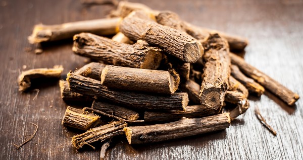 فوائد وأضرار عرق السوس