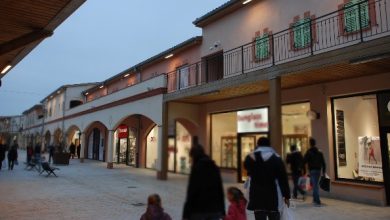 محلات اوت لت قريه لافالي في باريس