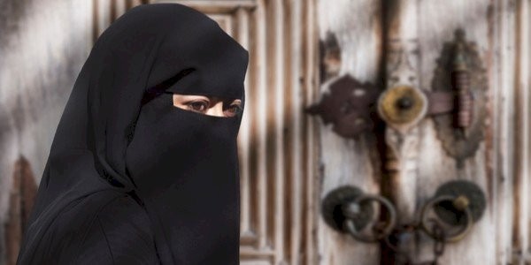 هل النقاب واجب