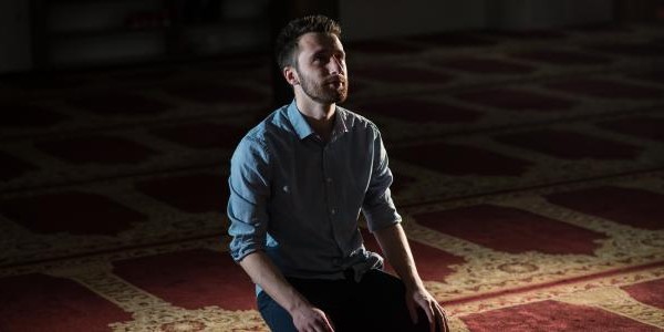 هل يجوز تأخير صلاة العشاء