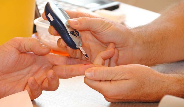 كيف أعرف فصيلة دمي دون تحليل