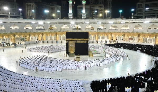 ما الذي يوجد داخل الكعبة