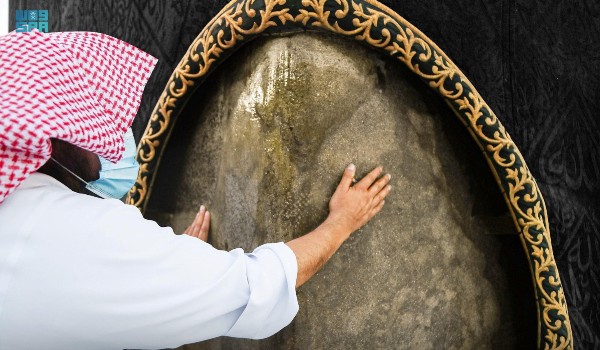 ما الذي يوجد داخل الكعبة