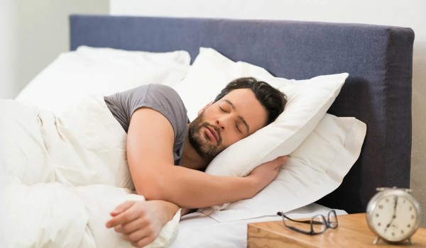 هل يجوز الصيام بعد ممارسة العادة في الليل ولم يغتسل