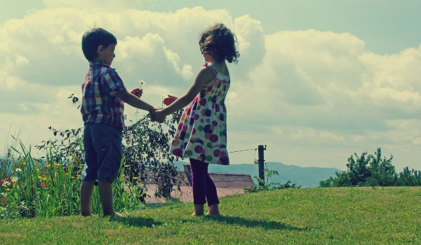 أصدقاء الطفولة